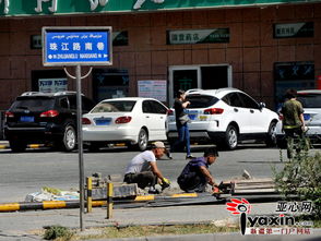 便民服務亭引發(fā)爭議 烏市一小區(qū)停車位改造引百名業(yè)主阻工